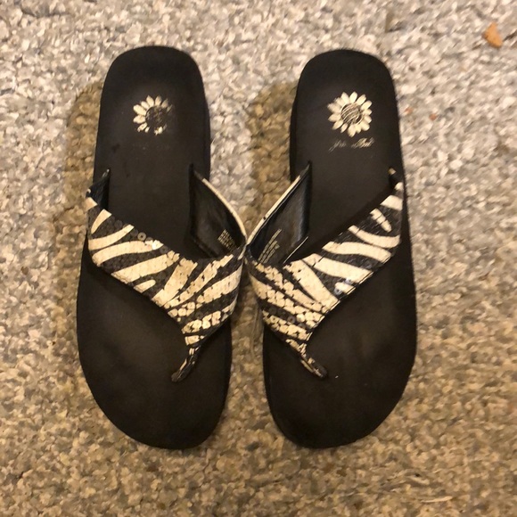 Shoes - Flip flop, yellow box